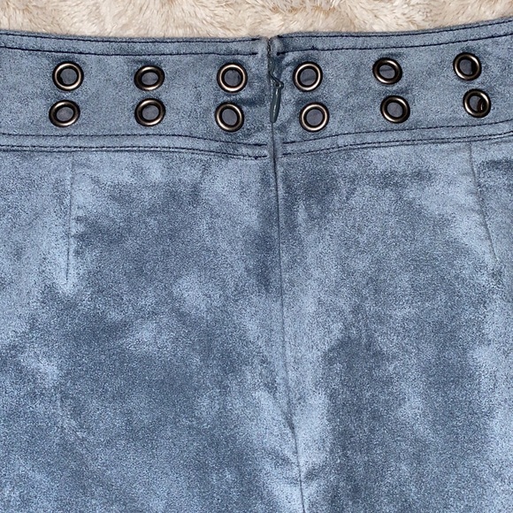 BCBG teal faux suede mini skirt size medium in excellent like new condition - Picture 5 of 12